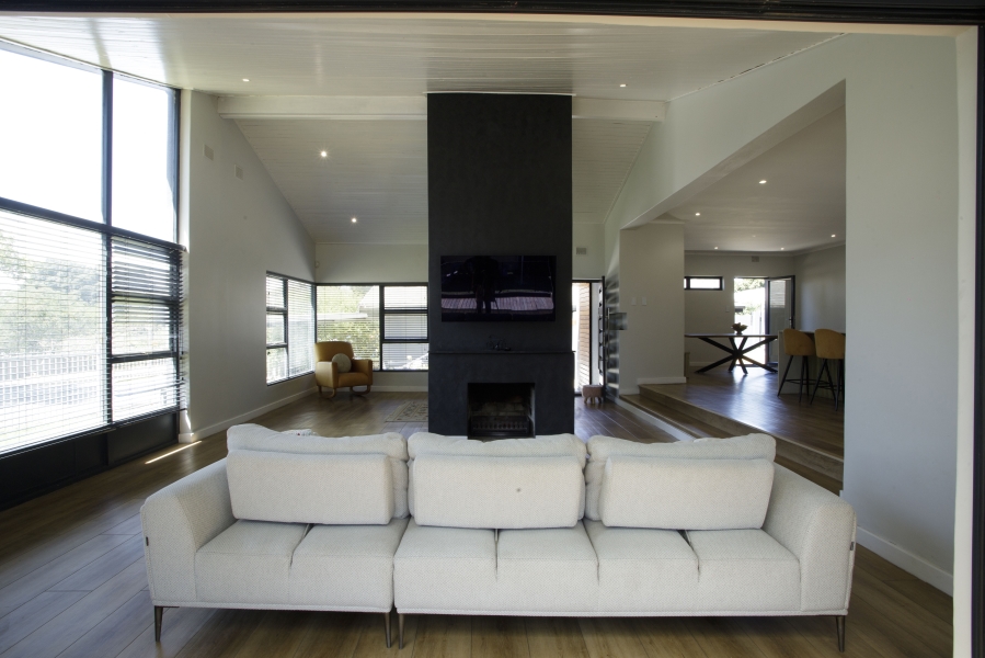 4 Bedroom Property for Sale in Loevenstein Western Cape